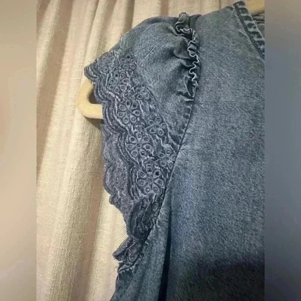 Lauren Conrad Blue Denim Peasant Top with Lace Detail, Size XS, Casual Office - Picture 4 of 5